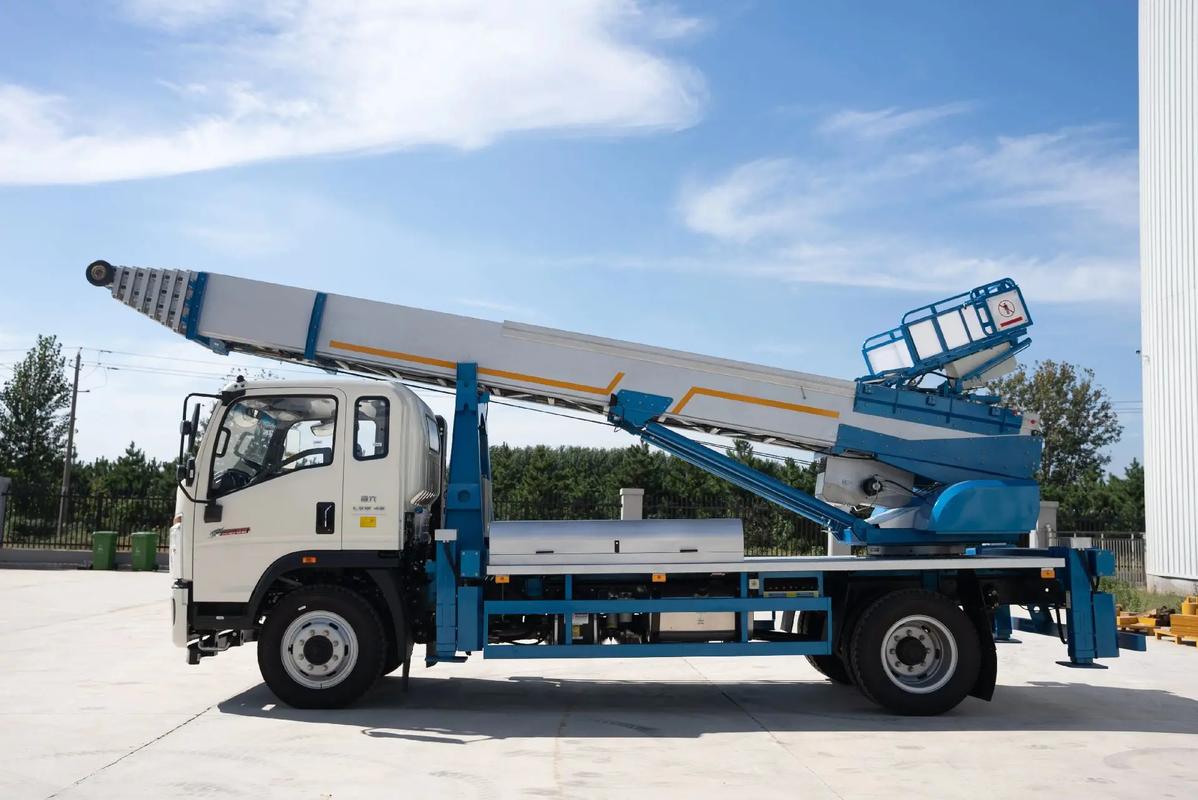 西充云梯上料车租赁费用